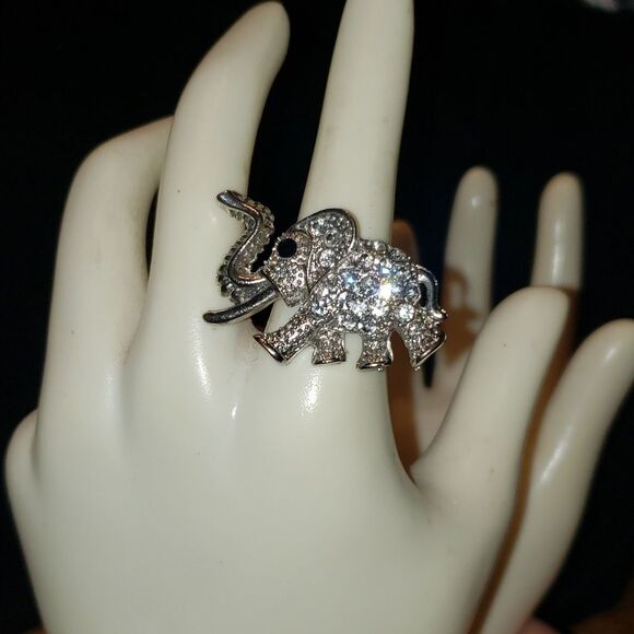VNTG Silvertone Elephant Rhinestone Adjustable Cocktail Ring - Picture 2 of 6